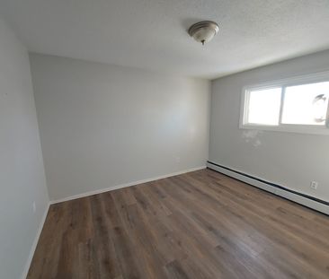 2 Bedroom Main Floor in Glendale! - Photo 3