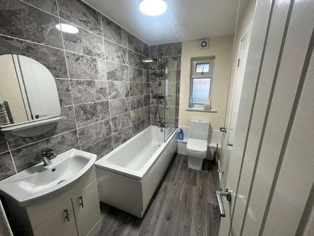 Crescent Grove, Prestwich, M25 - Photo 2