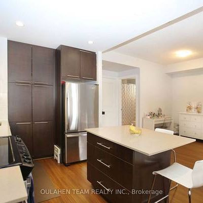 Yonge & Sheppard Bright +Spacious 1Bdrm +Den Open Concept Living Room - Photo 4