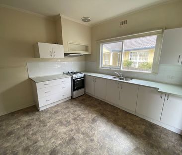 CENTRAL LOCATION - Photo 6