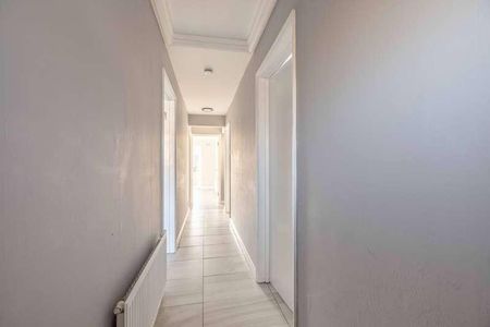 Westmead, Windsor, SL4 - Photo 3