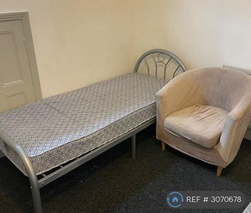 1 bedroom in a house share to rent - Photo 3