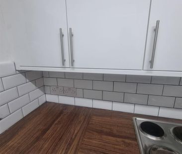 Great West Road, Hounslow TW5, London - Photo 1