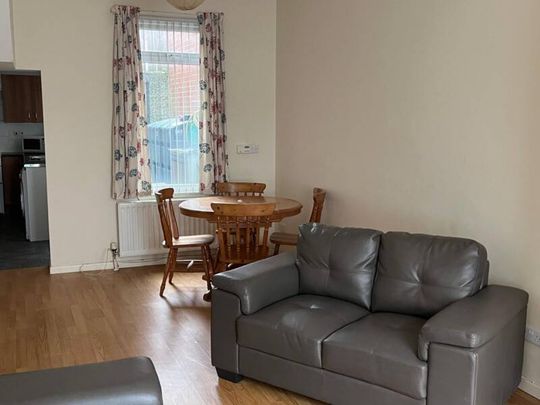 Furnished 2 Bedroom Mid Terrace - Photo 1