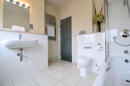 1 bedroom in a house share to rent - Photo 3