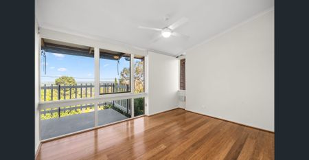 Spacious Family Home with Stunning City Views in a Quiet Cul-de-Sac - Photo 4