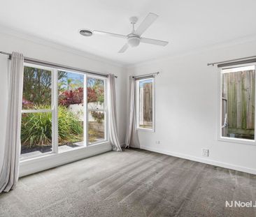 CHARACTER & CHARM IN CENTRAL LOCATION - Photo 5