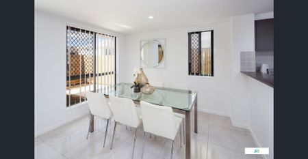 Luxury 3 bed townhouse, convenient to everything $560/wk until 19/1/2026 then $690/wk to 23/1/27 - Photo 4