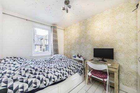 4 bedroom terraced house to rent - Photo 3