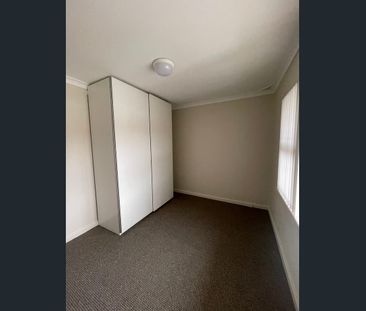 Cute as a Button - Sunny 2 Bedroom Apartment - Photo 1