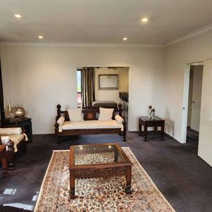 Westown, 4 bedrooms - Photo 2