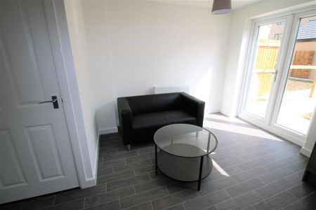 5 bedroom private hall to rent - Photo 2