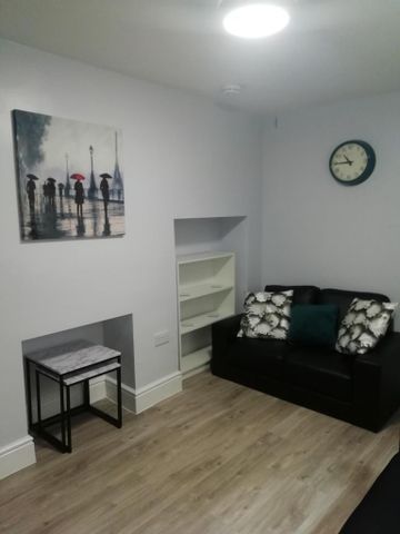 6 bedroom terraced house to rent - Photo 3