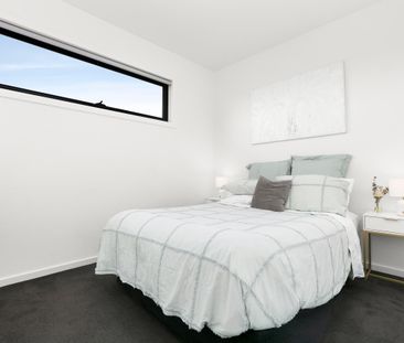 Stylish and Convenient Townhouse in Glenroy - Photo 3