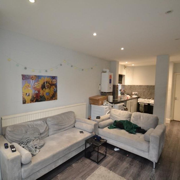 6 bedroom house to rent - Photo 1