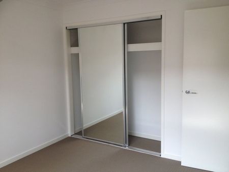 SPACIOUS DUPLEX IN PRIME LOCATION - Photo 2