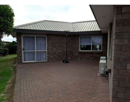 Pukekohe - 3 Bedroom, 2 Bathrooms, Garage, Alarmed - Photo 4