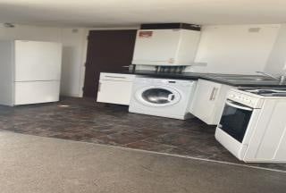 Studio Flat, Romford Road, E12 - Photo 3