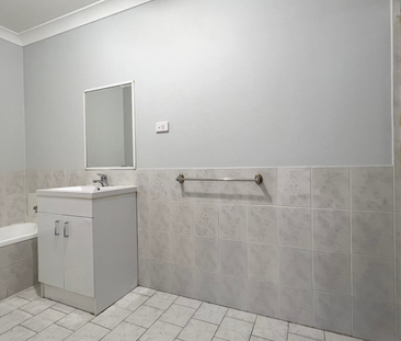 Cosy Two Bedroom Unit - Photo 5