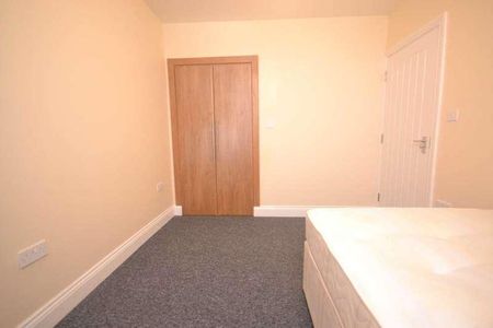 Pitcroft Avenue, University Area, RG6 - Photo 3