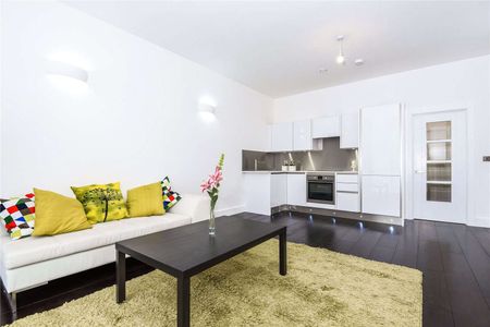 An individual two bedroom apartment to rent in this 'Georgian' building in the centre of Reading with secure parking. - Photo 2