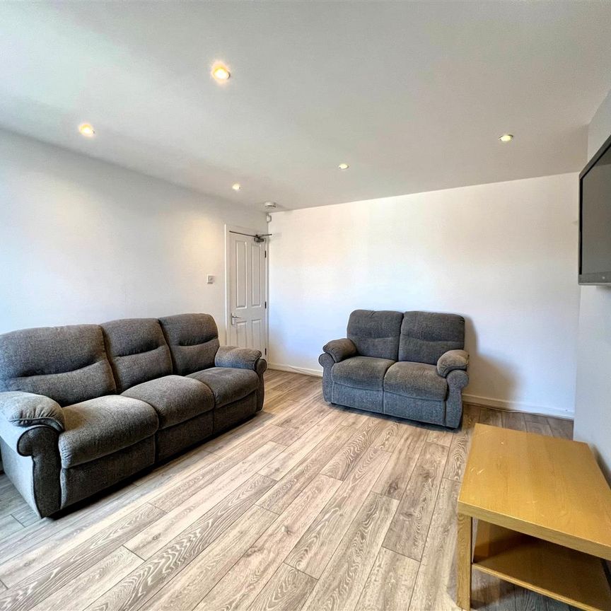 Hazelwood Avenue, Jesmond - Photo 1