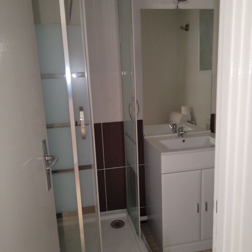 Petit appartement meublé entièrement rénové - Photo 1