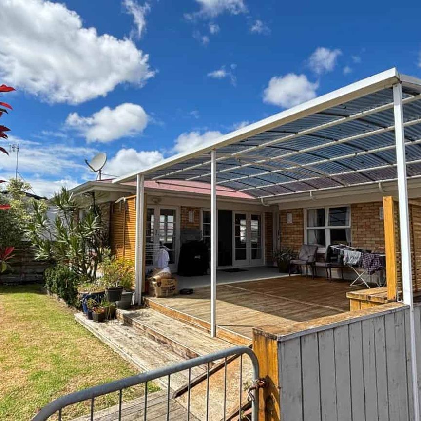 Tidy Home in Great Location! - Photo 1