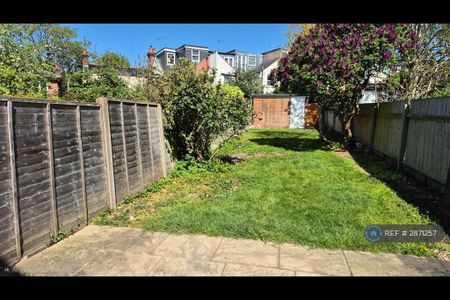 4 bedroom terraced house to rent - Photo 5