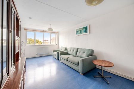 3 bedroom flat to rent - Photo 4