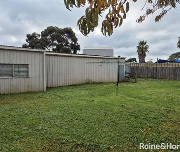 2 Sturt Road, Melton South, VIC 3338 - Photo 5