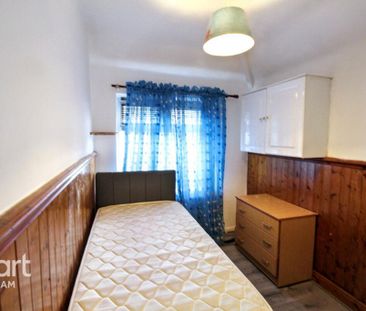 4 bedroom end of terrace house to rent - Photo 3