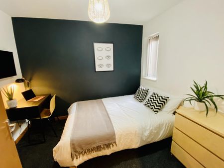 4 bedroom terraced house to rent - Photo 3