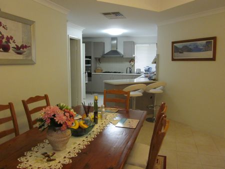 Queens Park - Photo 5