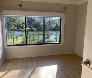 3 Bedroom Waterfront Home - Photo 5