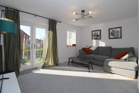 3 bedroom semi-detached house to rent - Photo 4