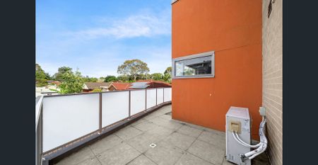 luxurious 2 Bedroom Apartment in Most modern Street of Wentworthville - Photo 4