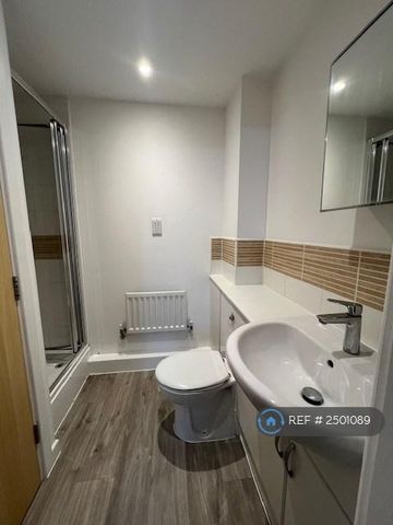 2 bedroom flat to rent - Photo 5