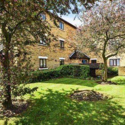 Feltham, West London, TW13 - Photo 1