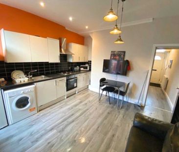 Blandford Road, Salford - Photo 3