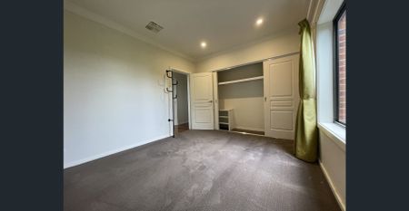 HILLVUE - Beautiful 4 Bedroom Home on the Golf Course - Photo 3