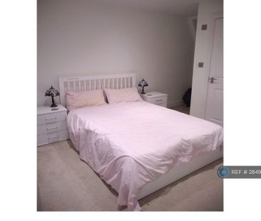 3 bedroom flat to rent - Photo 4