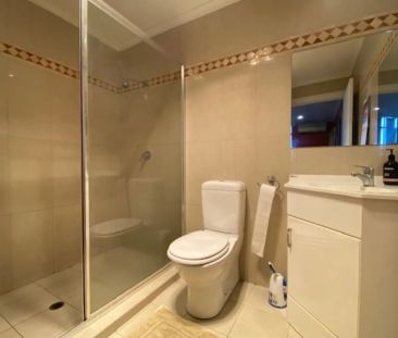 HUGE FURNISHED TOWNHOUSE - 3BR + 2BATH + ROOFTOP GARDEN! - Photo 6