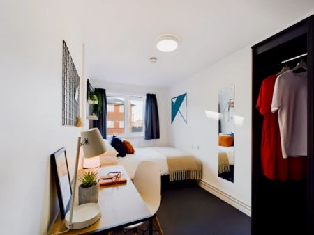 4 Bedroom House - Photo 4