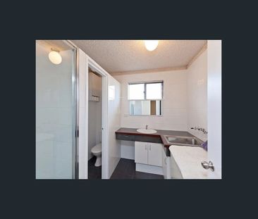 Modern, Private & Perfectly Located Apartment in Maylands - Photo 2