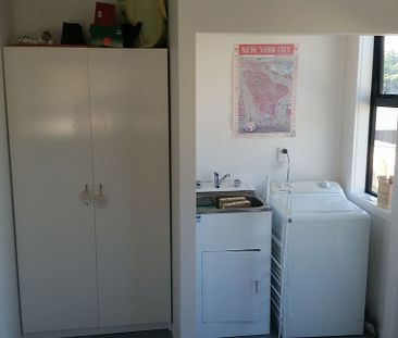 2 Bedroom Sunny Art Deco Style in Paparangi - Photo 6