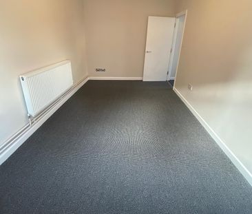 £1,000 PCM, Spacious Newly Refurbished Three Bedroom Maisonette in ... - Photo 4