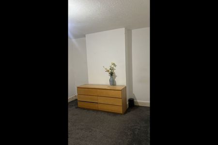 Room in a Shared House, Garton View, LS9 - Photo 3