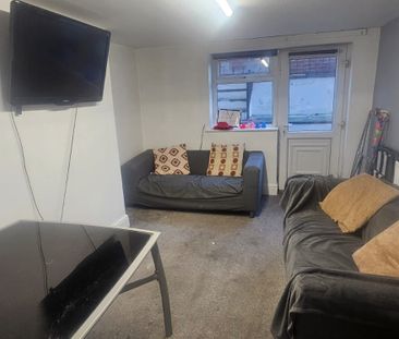 4 Bed - 161B Kirkstall lane, Headingley, Leeds - LS6 3EJ - Student - Photo 5