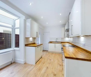 3 bedroom terraced house to rent - Photo 3